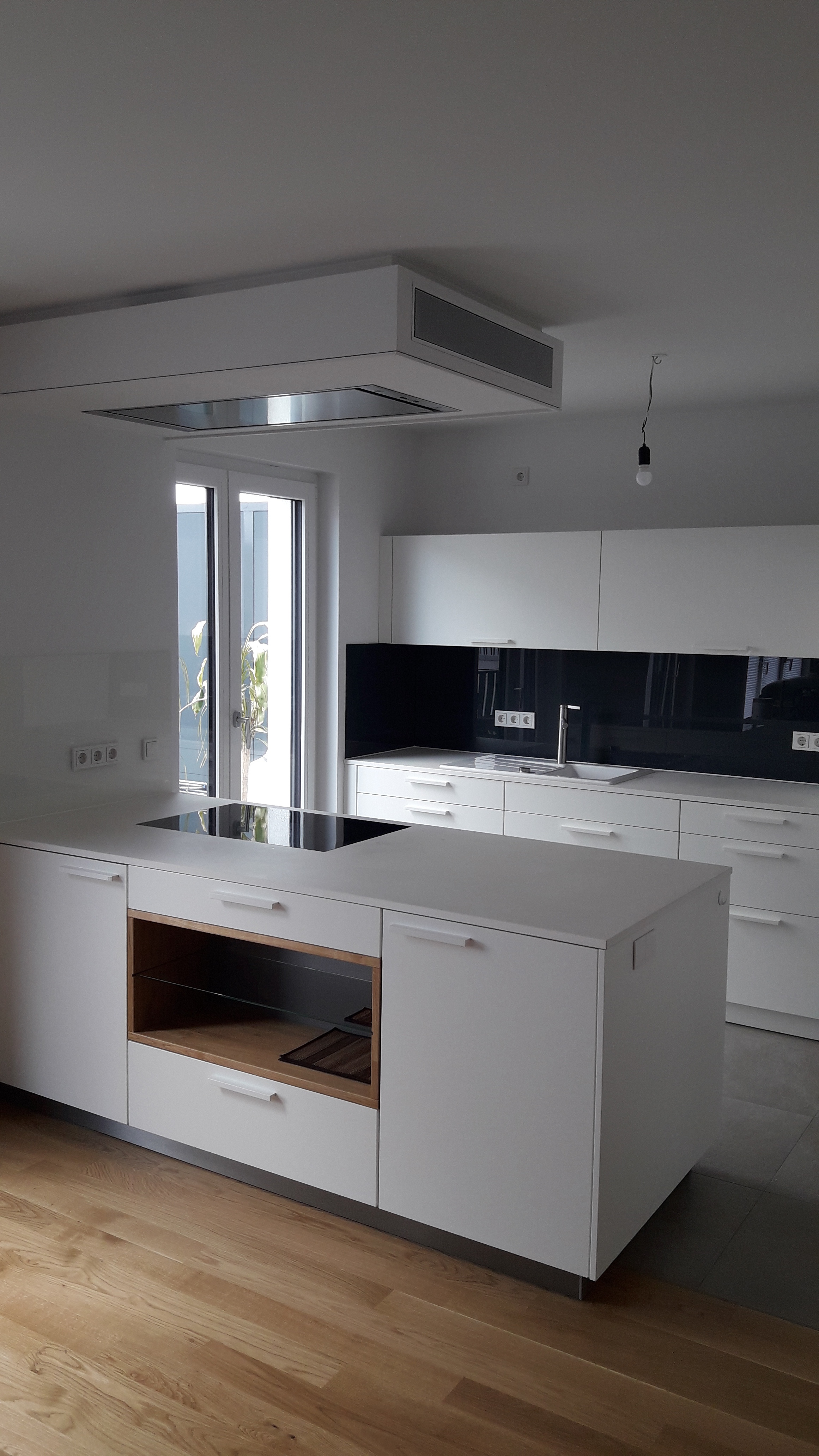 Weiße_Küche_mit_weißen_Griffen