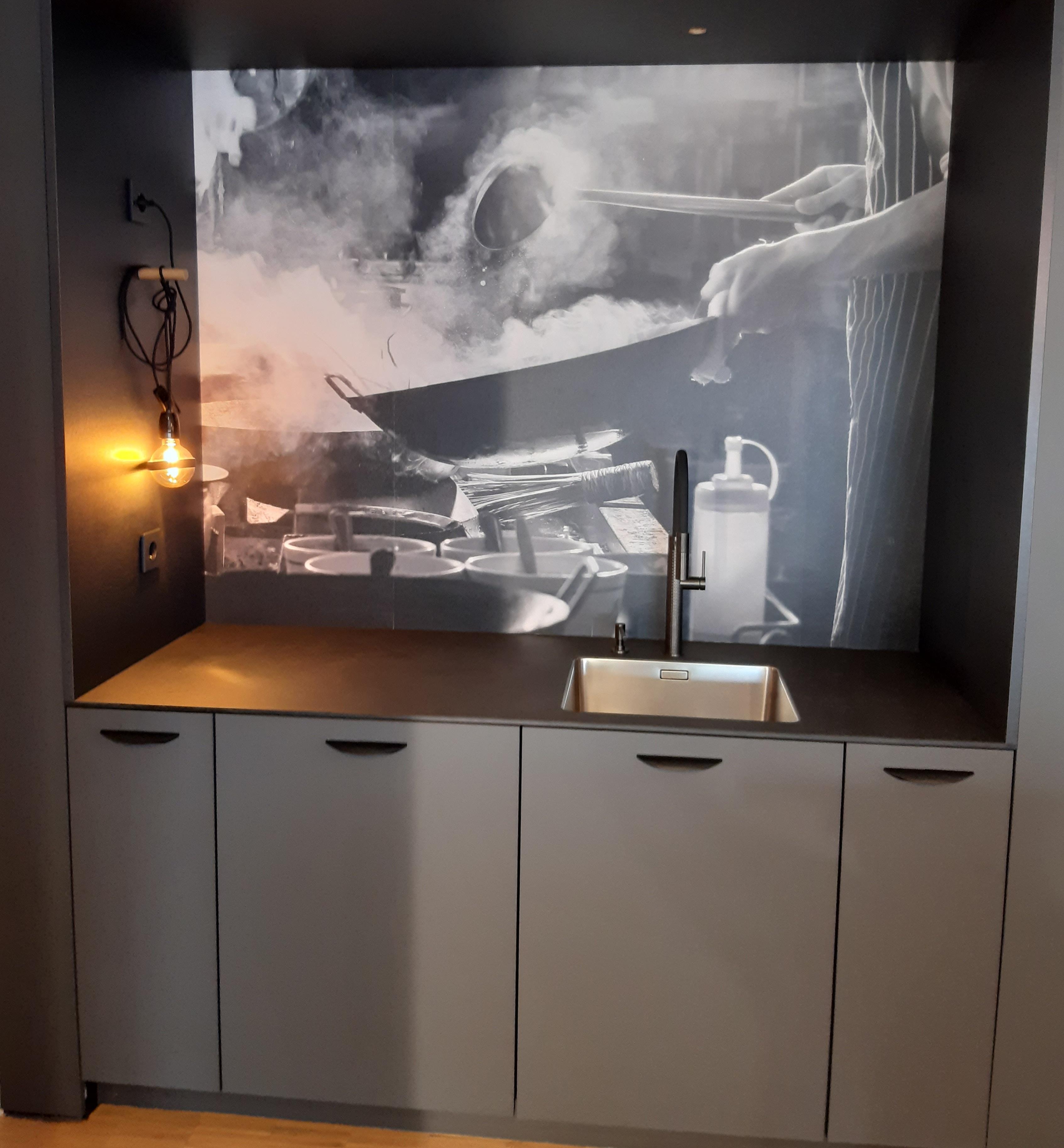 Küche_mit_grauen_Fronten