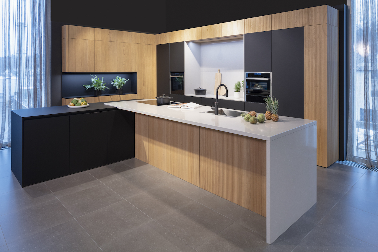 Leichtküche_Leicht-Küche_Schiefergrau_Alpineiche_grifflos