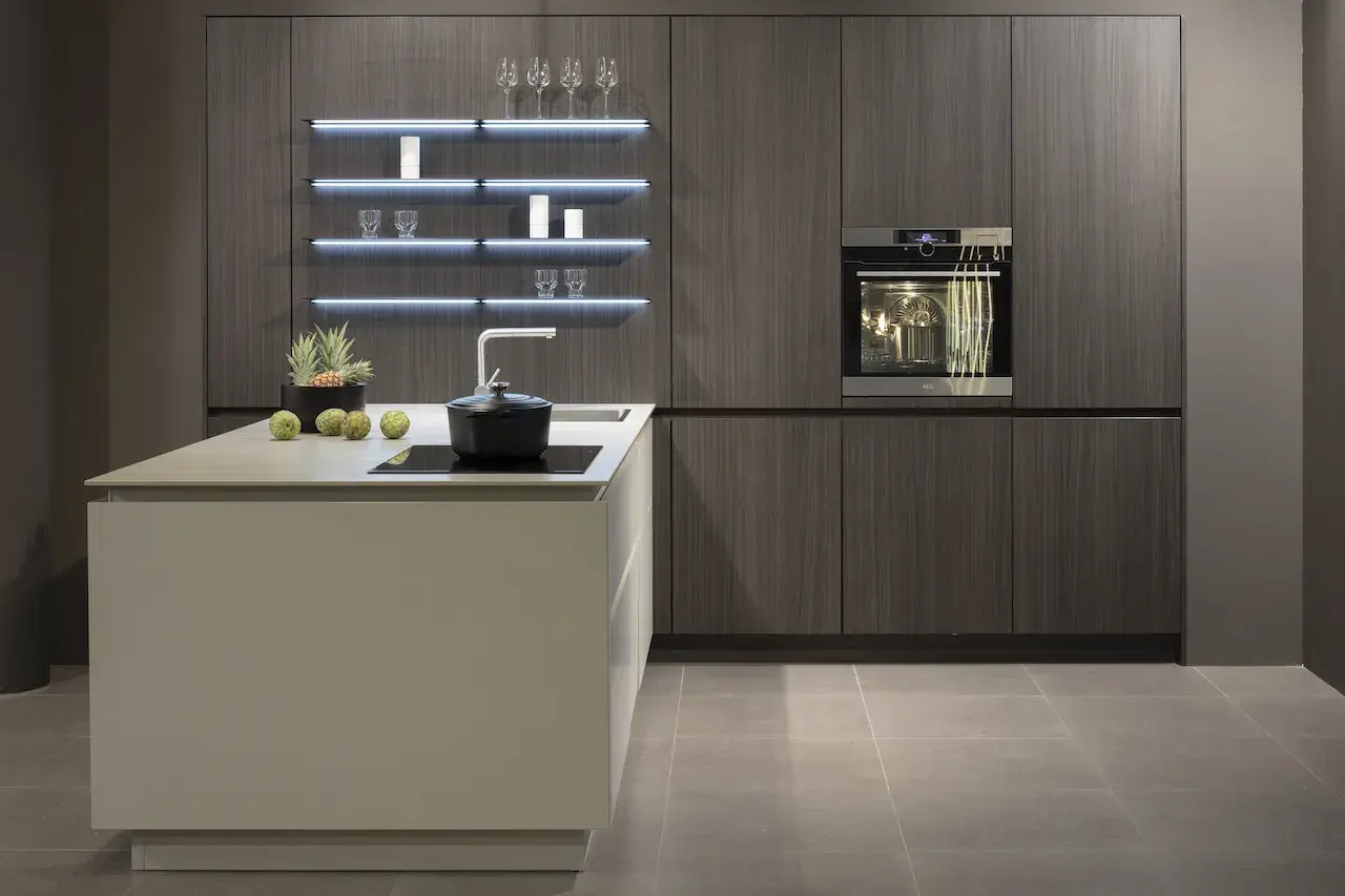 Leichtküche_Leicht-Küche_Bondi_in_Olivgrau_mit_Holzdekor